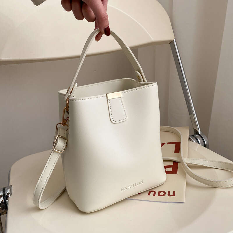 Best Seller Designer Bag Fashion Fresh Summer Small Women's New Trendy Stylish Internet Celebrity Popular Handbag Cssbody Bucket Bag