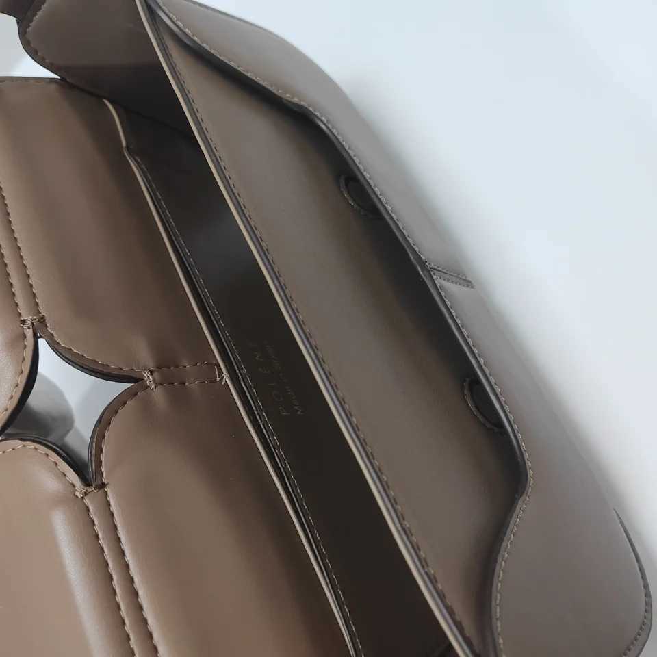 2025 French Luxury and Fashionable One Shoulder Underarm Handbag Cowhide Commuting Handbag Casual and Simple French Stick Bag J2510251