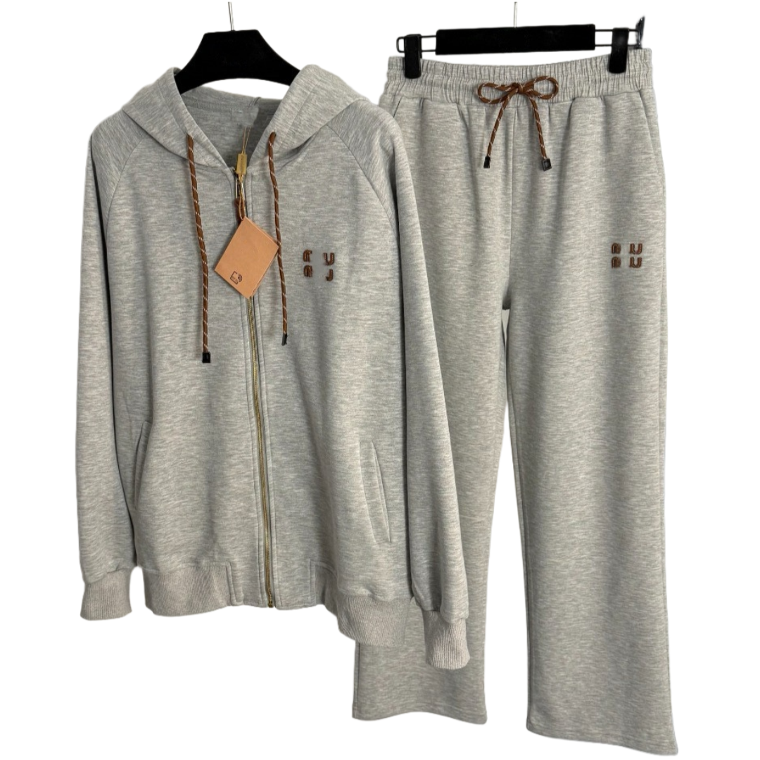 Luxury brand Mi*'s new sportswear collection features a leather logo embroidered with letters, a long-sleeved hooded zip-up jacket, and elastic w
