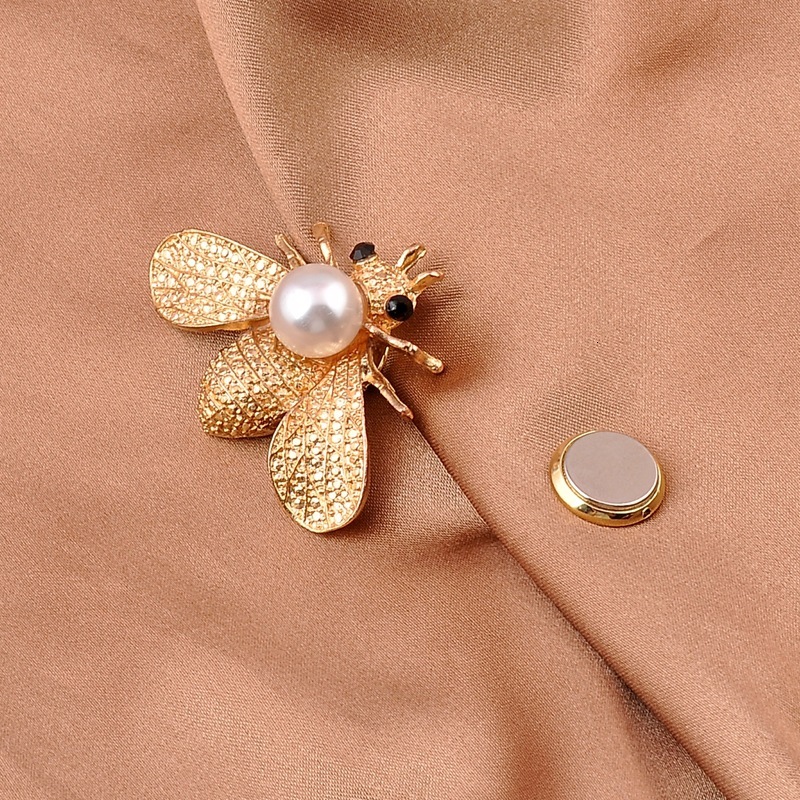 Non-Damaging Clothes Magnetic Bee Pearl Magnet Anti-Exposure Brooch