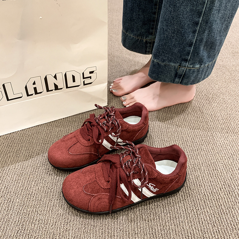 Free delivery designer shoes Simple and comfortable sports shoes breathable and fashionable sports shoes