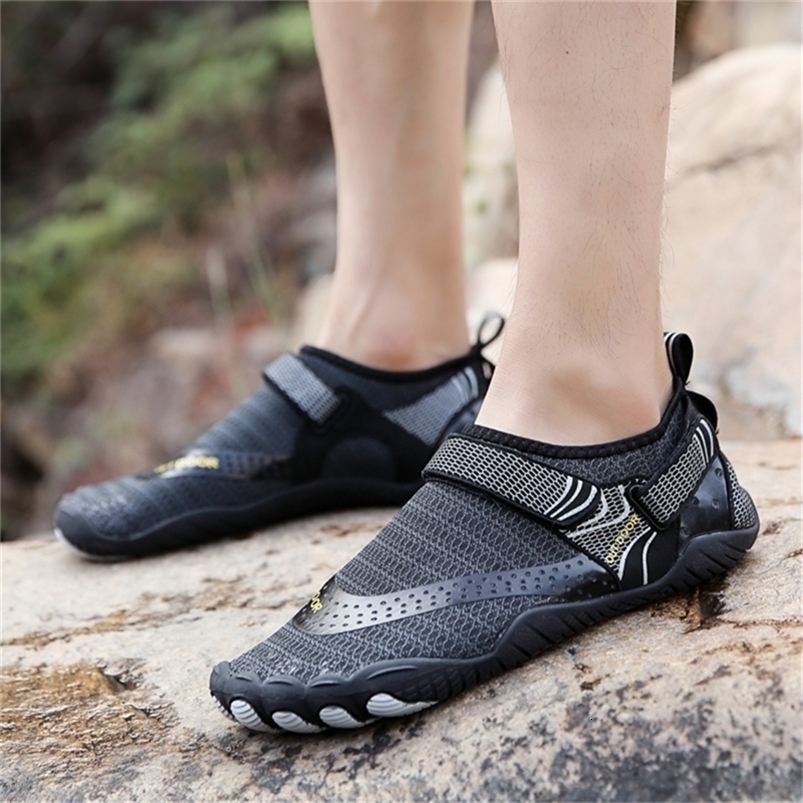 Rubber Outdoor Barefoot Surfing Water Shoes Elastic Quick Dry Breathable Non Slip Beach Barefoot Women Men Sandals Wading Shoes 220412