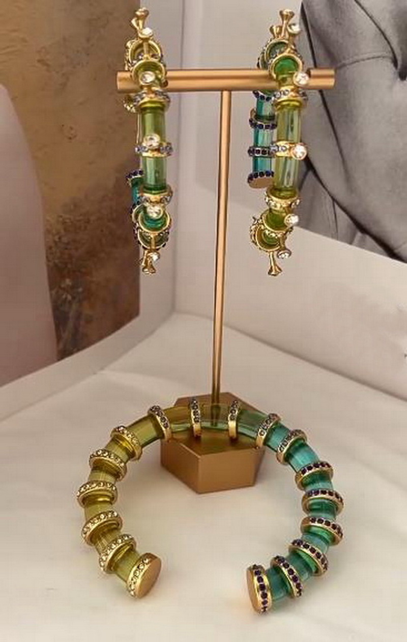 Stud Gradient Hoop Bracelet Earring Luxurious Summer Cuff Bangle Color Dopamine Series Schiaparelli Hiphop Rock Punk Designer Jewelry Designed AA