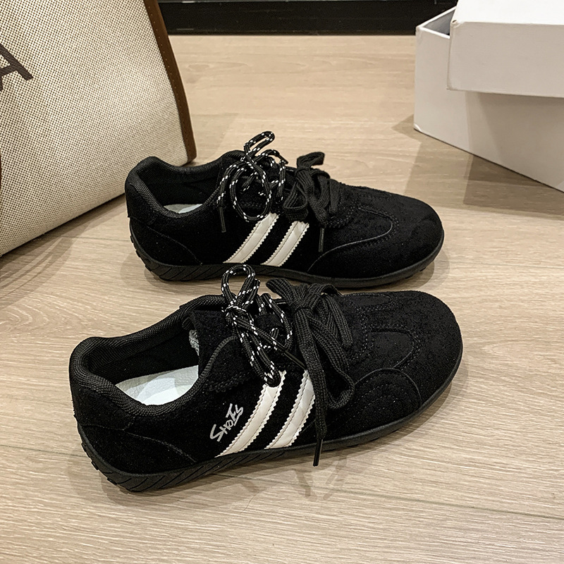Free delivery designer shoes Simple and comfortable sports shoes breathable and fashionable sports shoes