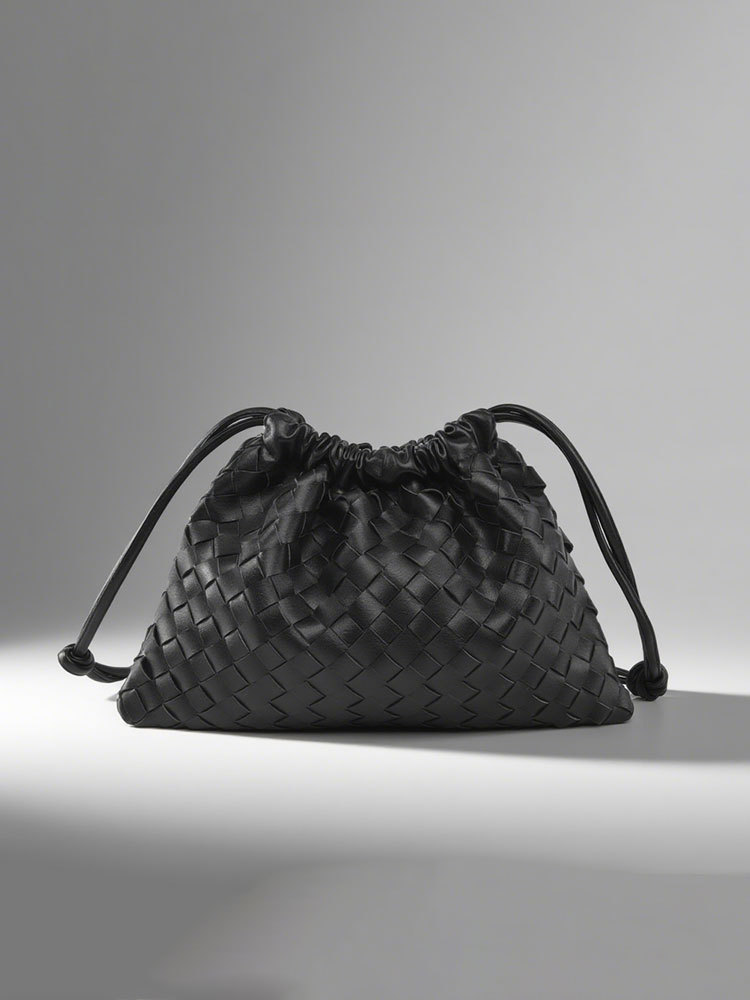 2025 New lucky bag shoulder bag hand-woven bag bag drawstring wrinkled cloud bag fashion trend vintage crossbody bag