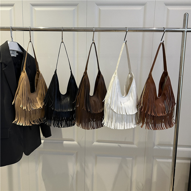 Small Tassels Shoulder Bags Women Korean Fashion Punk Style Underarm Bags Trendy Retro Pu Leather Handbag Female 240924