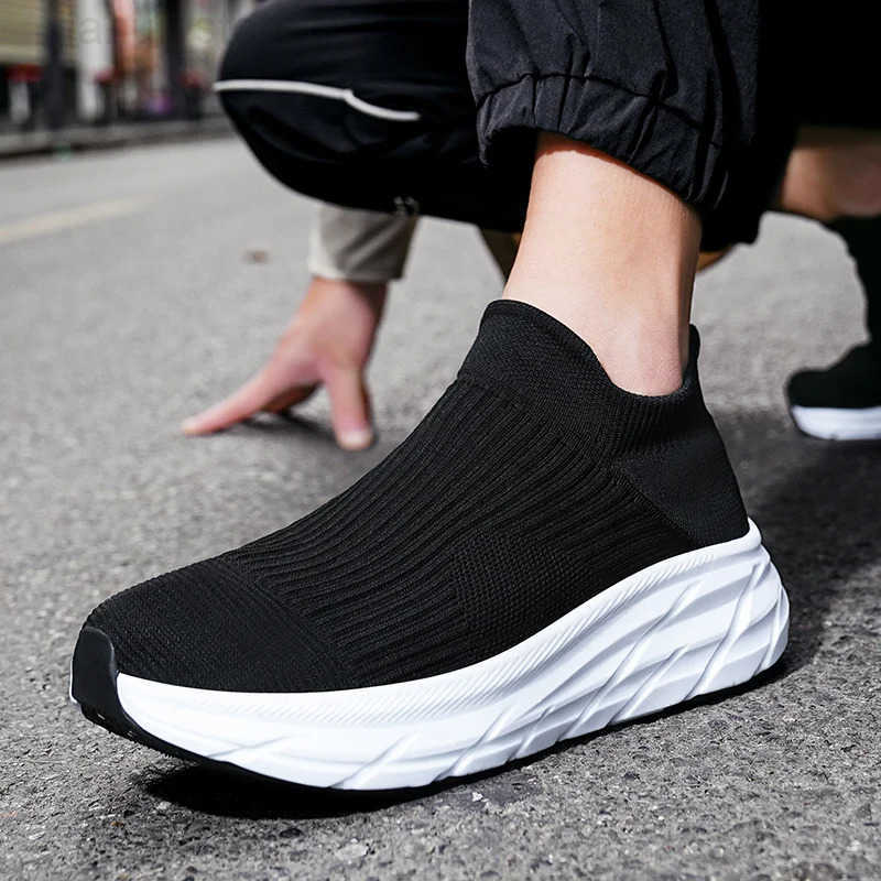Hot Sale Unisex Knitted Sneakers Light Comfortable SlipOn Running Shoes Men Fashion Platform Sports Shoes Woman Tennis Footwear M250924