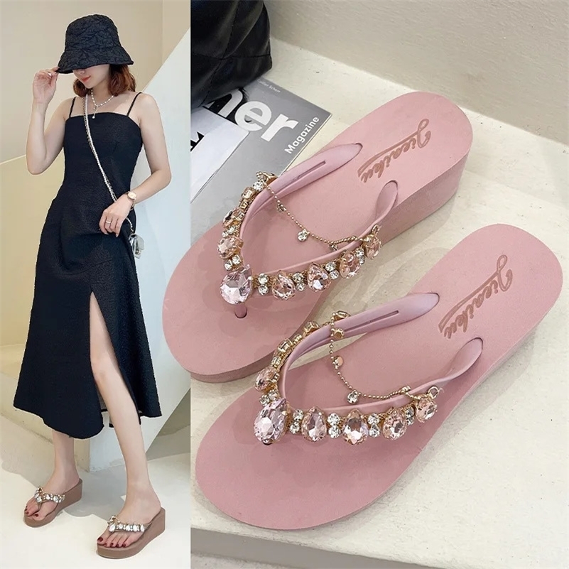 Glitter Flip Flops Slippers Women Summer Fashion Outdoor Rhinestone Chain Wedge Beach Slippers Jelly Hawaiian Flat Sandals 240627