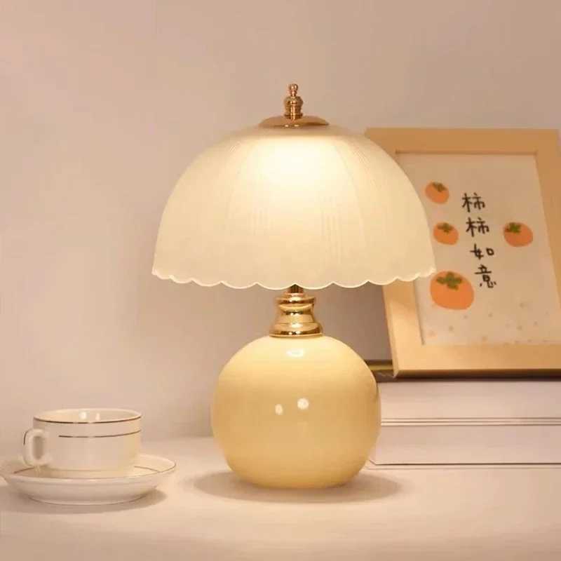 Classic Flower Bud Table Lamp Modern Art Table Lamp Bedroom Bedside Lamp Decorative Table Lamp Flower Bud Desk Lamps Night Light C251115