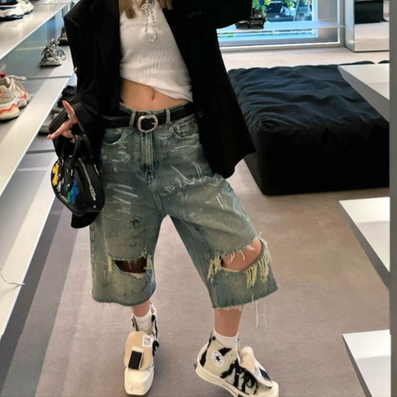 New Summer Hand Drawn Graffiti Ripped Seven Quarter Jeans Mens Straight Wide Leg Frayed Hole Blue Denim Shorts Oversized