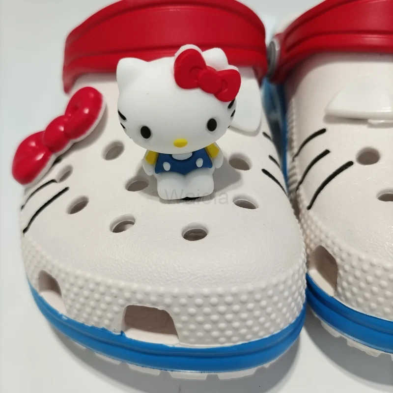 Sanrio In Stock Hello Kitty Hole Sandals Slippers Sandals Kawaii Eva Anime Home Beach Shoes Summer Slippers Adult Kids Gift L250924