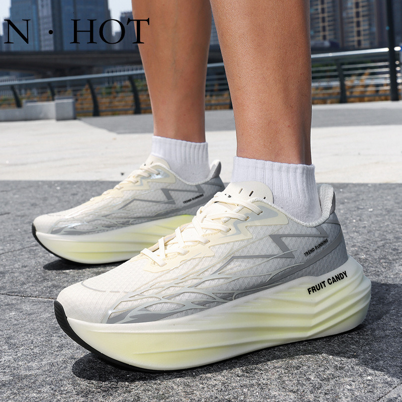 NHOT Designer Luxury Couple Running Shoes New Breathable Mesh Outdoor Sports Shoes Lightweight Soft Bottom Versatile Casual Shoes Fashion Hiking Shoes