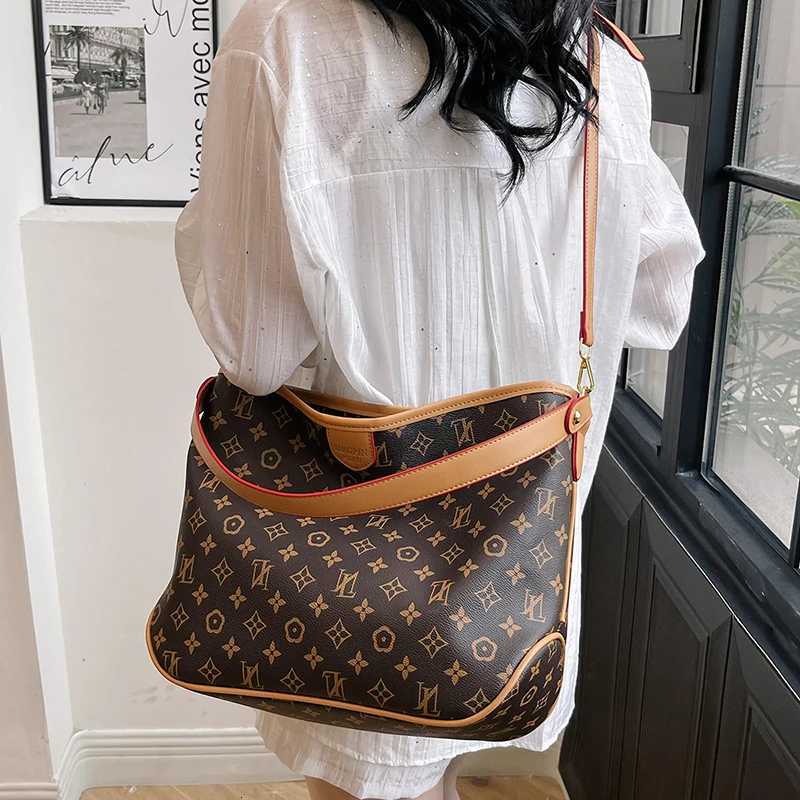 Famous Designer Ladies Handbag Leather Crossbody Bag Popular Classic Elegant Style With Zipper Closure Womens Luxury Brand W250924