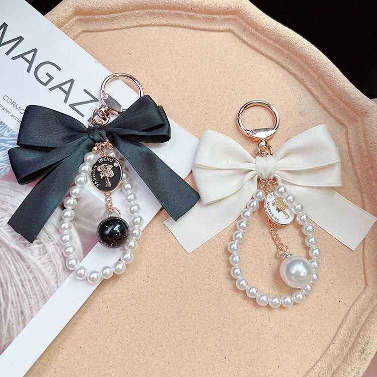 Fashion 2023 Fashion Pearl Keychain Lovely Bowtie Charm Key Chain for Handbag Purse Car Keyrings Decoration Jewelry Gift D250924