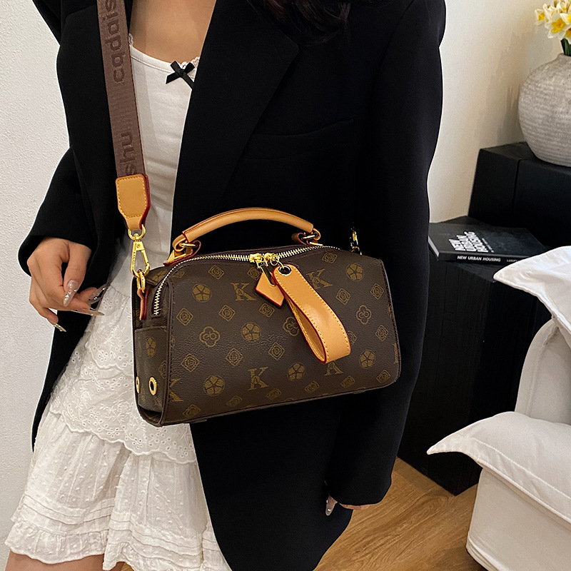 Free Shipping Fashion solid color tote bag large capacity wind diamond grid chain bucket bag women's armpit bag shoulder bag hot