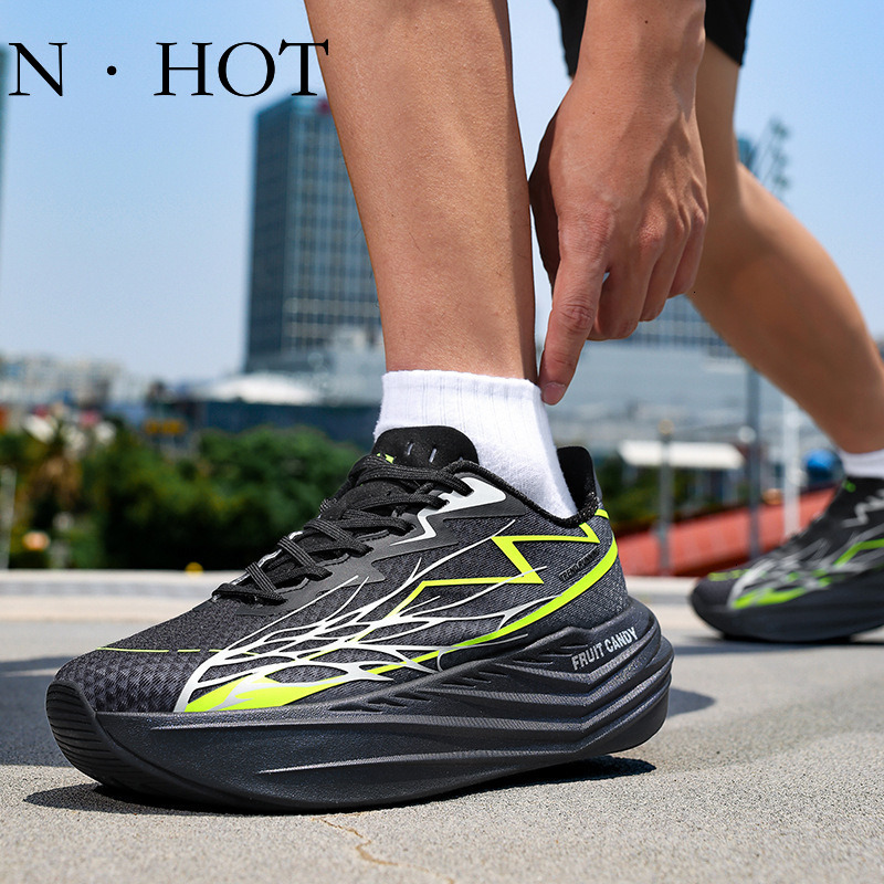 NHOT Designer Luxury Couple Running Shoes New Breathable Mesh Outdoor Sports Shoes Lightweight Soft Bottom Versatile Casual Shoes Fashion Hiking Shoes