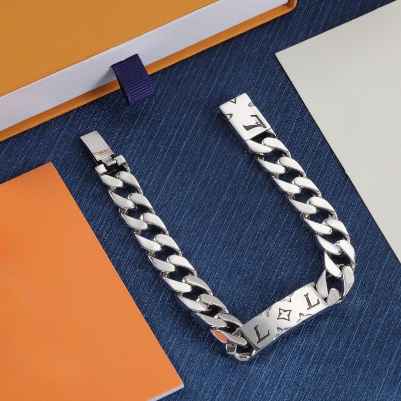 Designer Titanium Steel Bracelet Unisex Bracelet Fashionable Cuban Print Letter Bracelet Holiday Gift Couple High-quality Heavy-duty Bracelet