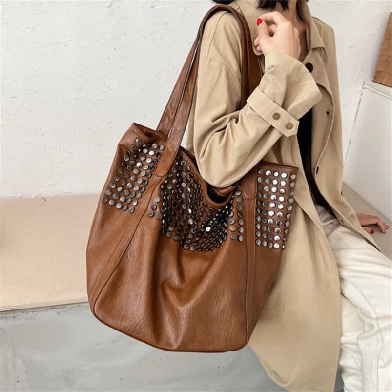 Womens capacity shoulder bag rivet soft leather handbag womens Pu large shopping casual tote 240826