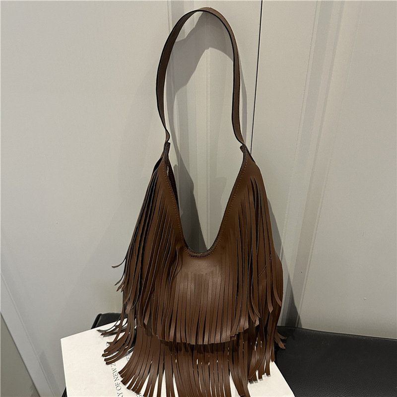 Small Tassels Shoulder Bags Women Korean Fashion Punk Style Underarm Bags Trendy Retro Pu Leather Handbag Female 240924