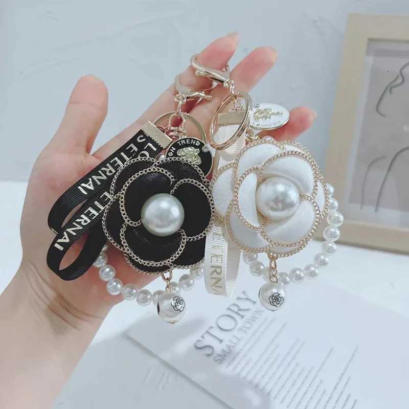 Fashion Pearl String Camellia Keychain Fashionable and Personalized Bag Pendant1 D250925
