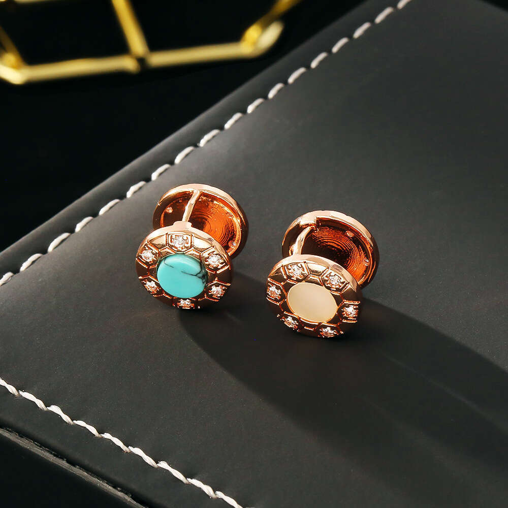 Light High-End Exquisite Ear Cuffs Style Super Sparkling Zircon Shell Stud Niche Design Fashionable Personality Earrings