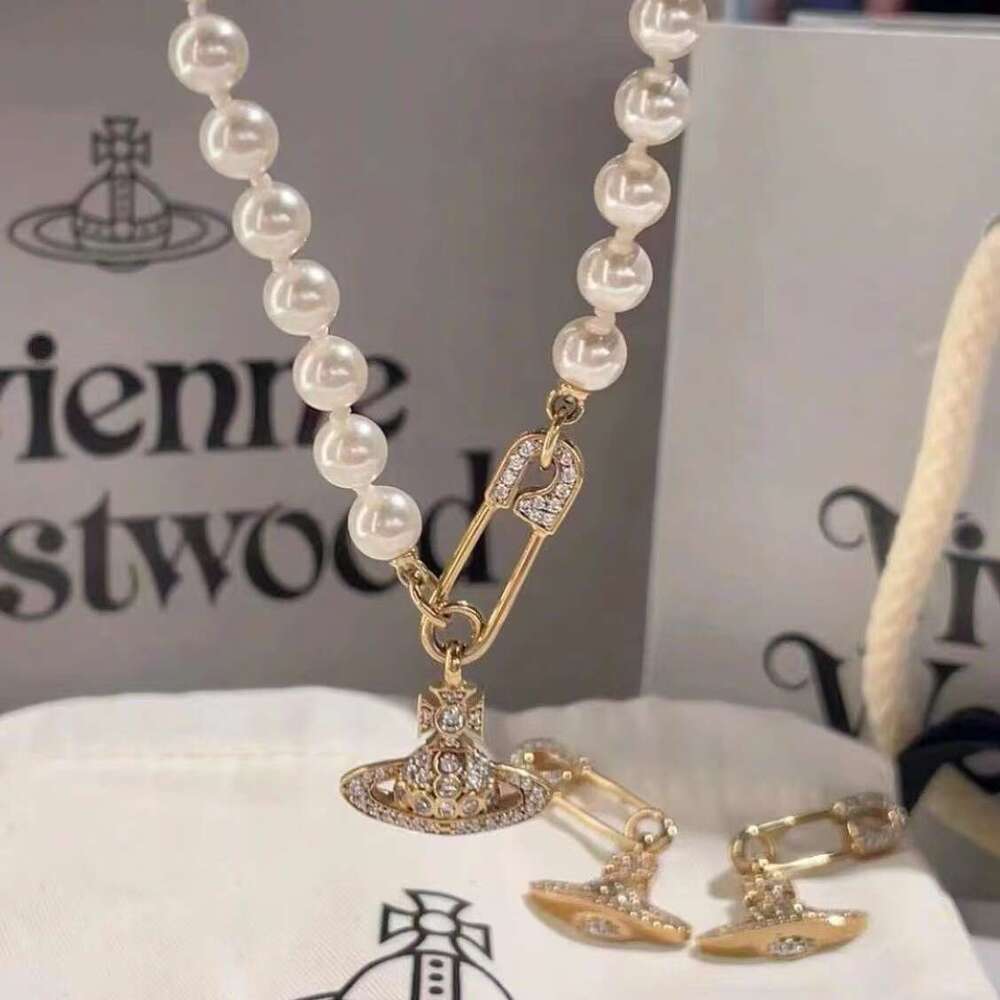 Pendant Necklaces Saturn Necklace Designer Custom Empress Saturn Brooch Zhen Shi Family High-end Imitation Pearl One-to-one Classic Versatile Clavicle