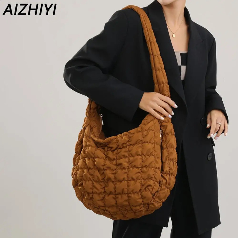 Bedding horizontal shoulder bag suitable for women large capacity inflatable handbag winter bubble cloud shopping messenger 240919