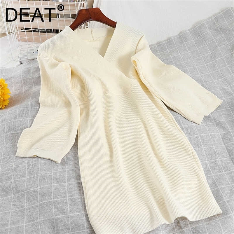 DEAT Autumn Winter Arrivals Solid Color Knitted Long Sleeve V-neck High Waist Fashion Women Buttocks Mini Dress MZ924 210709