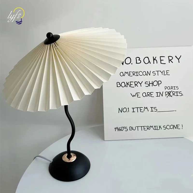 Nordic LED Table Lamp Bedroom Living Room Bedside Retro Bar Coffee Dining Desktop Decoration Night Light Desk Lamps C251115