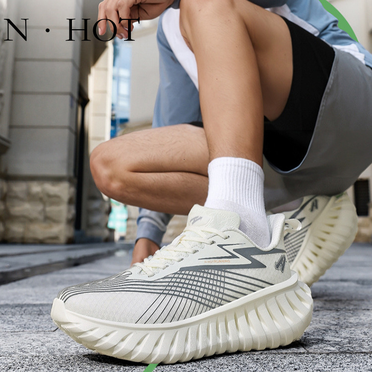 NHOT Designer Luxury Outdoor Marathon Running Shoes Couple's Blade Bottom Shock Absorbent Ultra Light Racing Shoes Men's Wear Resistant Casu