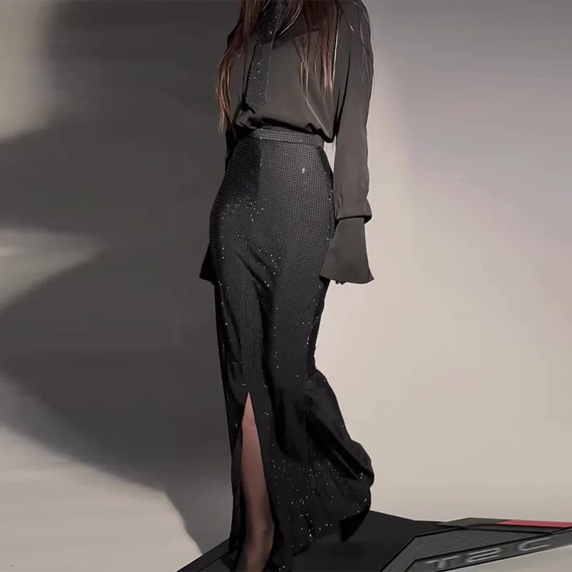 Spring and Autumn Womens Fashionable Two Piece Set Elegant Heavy Industry Diamond Split Wrapped Hip Skirt Suit 240423