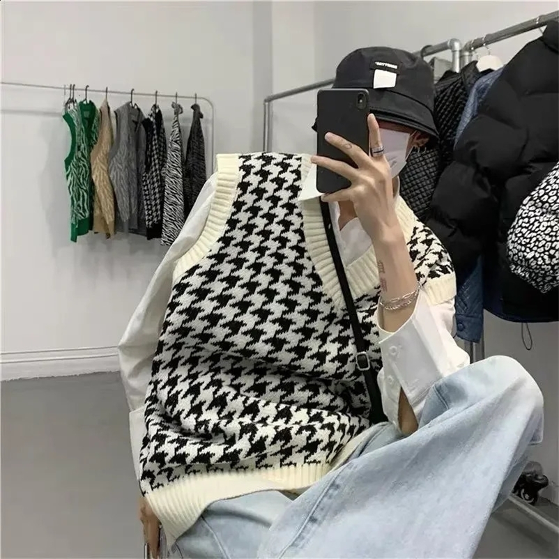 Knitted Sweaters for Men Sleeveless Vest Man Clothes White Plaid V Neck Waistcoat Over Fit Knit Aesthetic Meme Y2k Streetwear A 240717