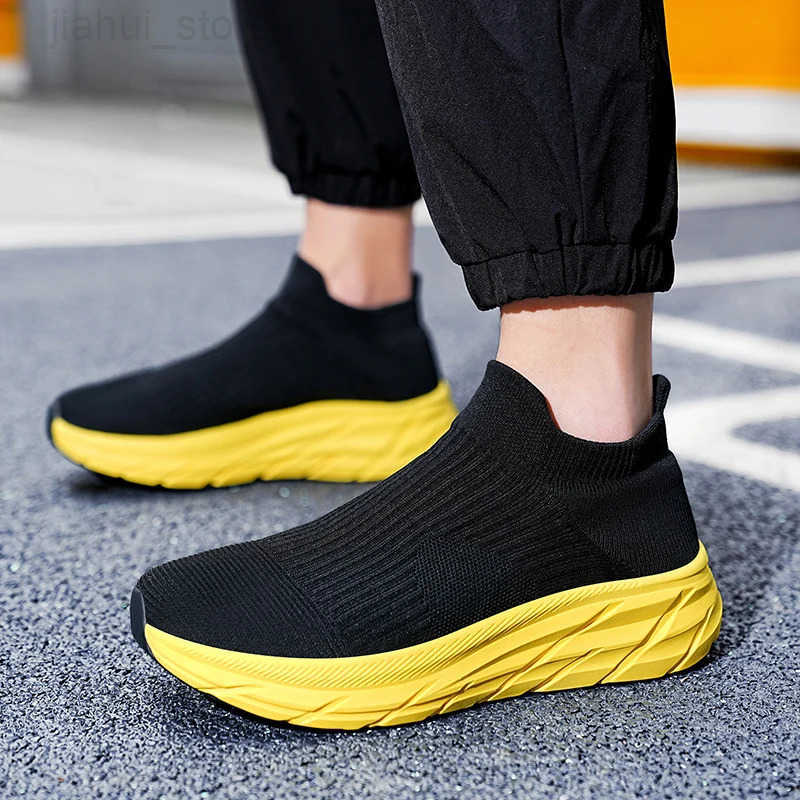 Hot Sale Unisex Knitted Sneakers Light Comfortable SlipOn Running Shoes Men Fashion Platform Sports Shoes Woman Tennis Footwear M250924