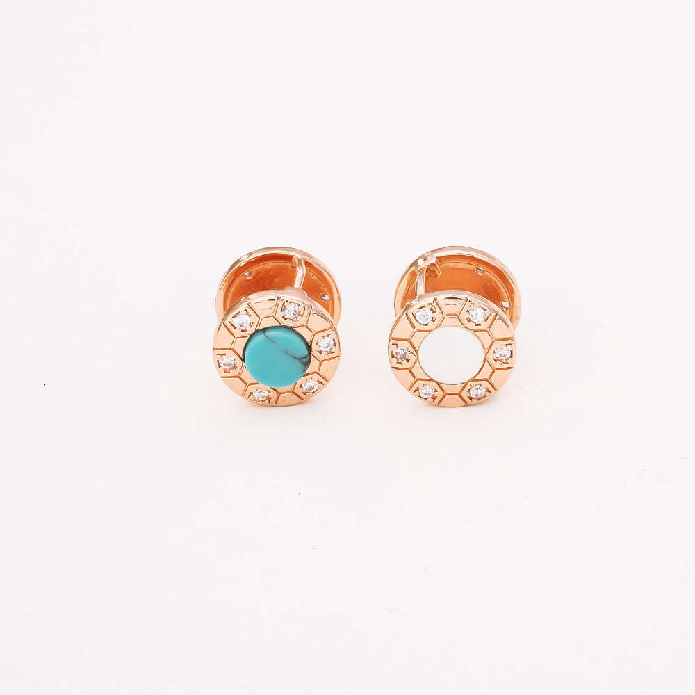 Light High-End Exquisite Ear Cuffs Style Super Sparkling Zircon Shell Stud Niche Design Fashionable Personality Earrings