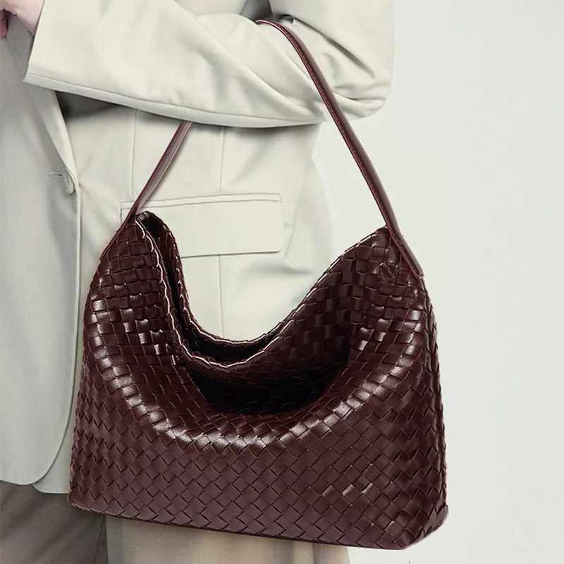 Woven Tote Bag for Women Shoulder Bag Vegan Leather Tote Bag Summer Beach Retro Purse and Handbag with Adjustable Strap W250924