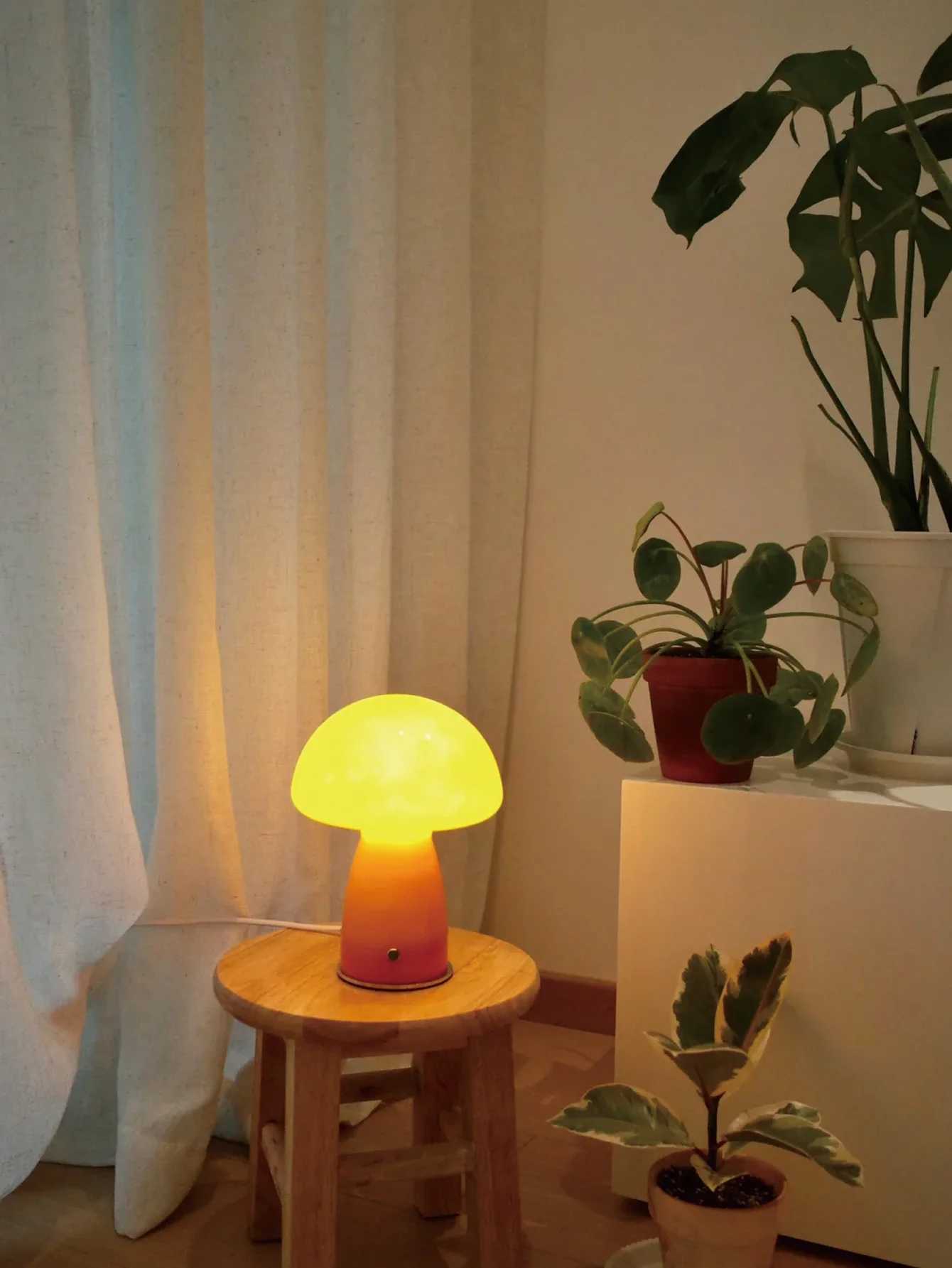 Tricolour LED Modern mushroom glass and iron lampshade desk lamp with chargerTable lamp home decor restaurantbedside bedroom C251115