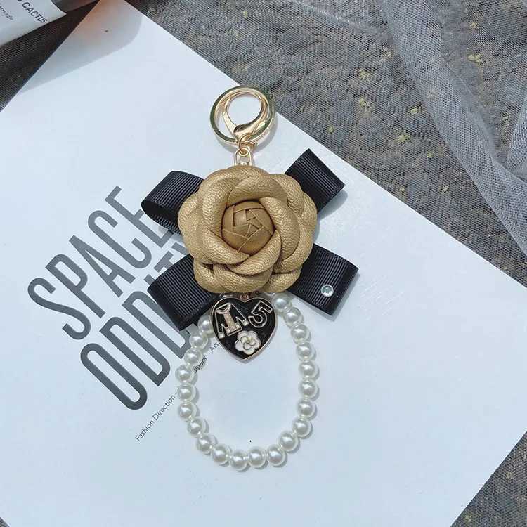 Fashion Fashion Creative Leather Bow Camellia Keychain Pearl Chain Rose Bag Pendant Accessories1 D250925