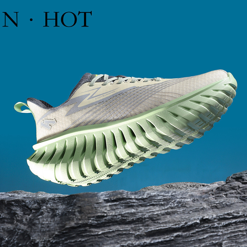 NHOT Designer Luxury Outdoor Marathon Running Shoes Couple's Blade Bottom Shock Absorbent Ultra Light Racing Shoes Men's Wear Resistant Casu