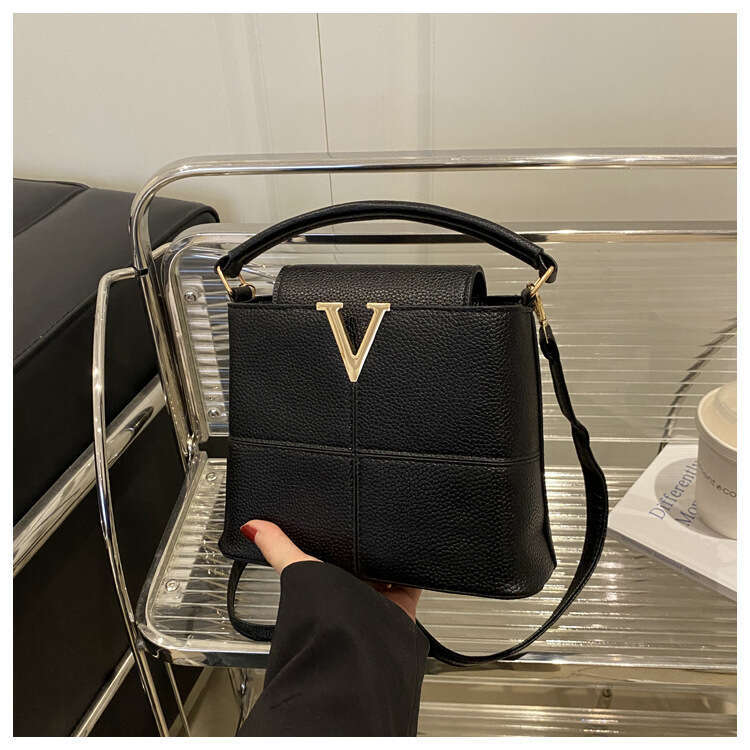 Fashion 2025 New Color-Block Commuter Handbag Simple Texture Single Shoulder Crossbody Women's Bucket Small Bag Trendy