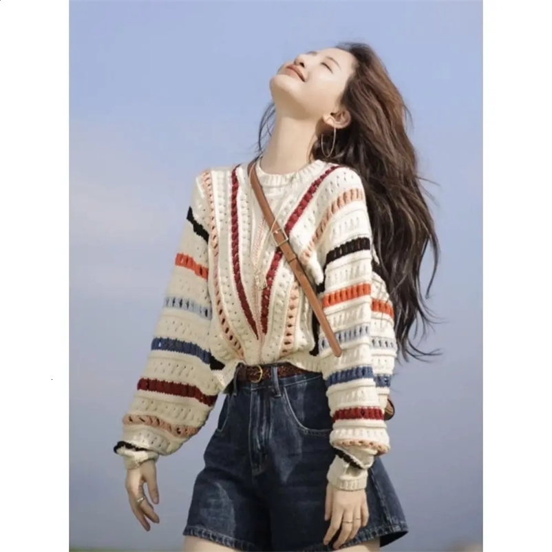 Rainbow Striped Long Sleeved Knitted Sweater Womens Spring and Autumn Hook Flower Hollow Round Neck Pullover Short Sweater Top 240912