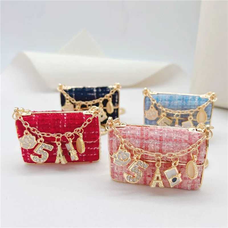 Luxury CC Eiffel Tower Key Chains for Women Plush Handbag Pendants - Fashion Car Keys Jewelry Gift Z260130