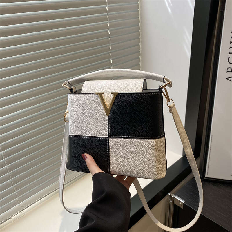 Fashion 2025 New Color-Block Commuter Handbag Simple Texture Single Shoulder Crossbody Women's Bucket Small Bag Trendy
