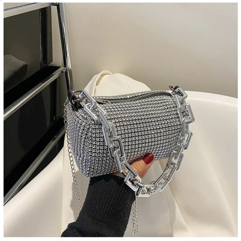 Fashion Diamond Chain Bag Womens Trend Solid Zipper Cross Body Underwear Messenger Evening Party 240823