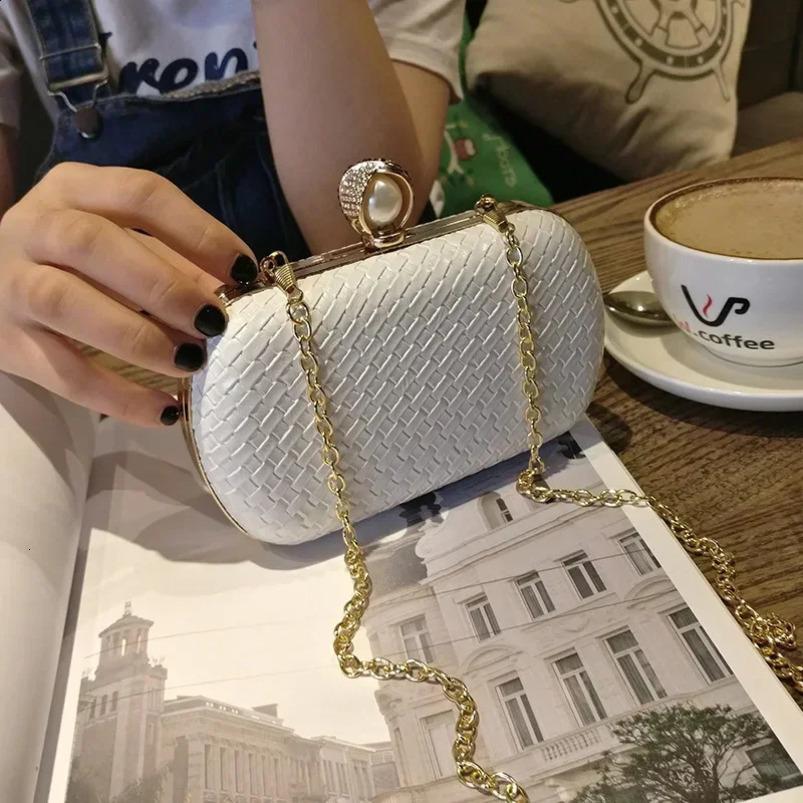 Womens Bag Trendy Summer Dinner Fashionable Handheld Single Shoulder Diagonal Straddle Chain Small Manufacturer 240731