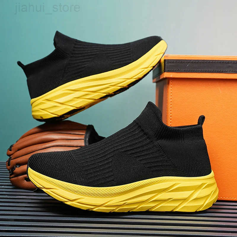 Hot Sale Unisex Knitted Sneakers Light Comfortable SlipOn Running Shoes Men Fashion Platform Sports Shoes Woman Tennis Footwear M250924