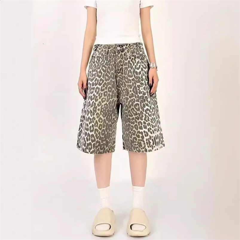 Summer loose casual trend leopard print mens and womens shorts Korean style medium length denim shorts 250423