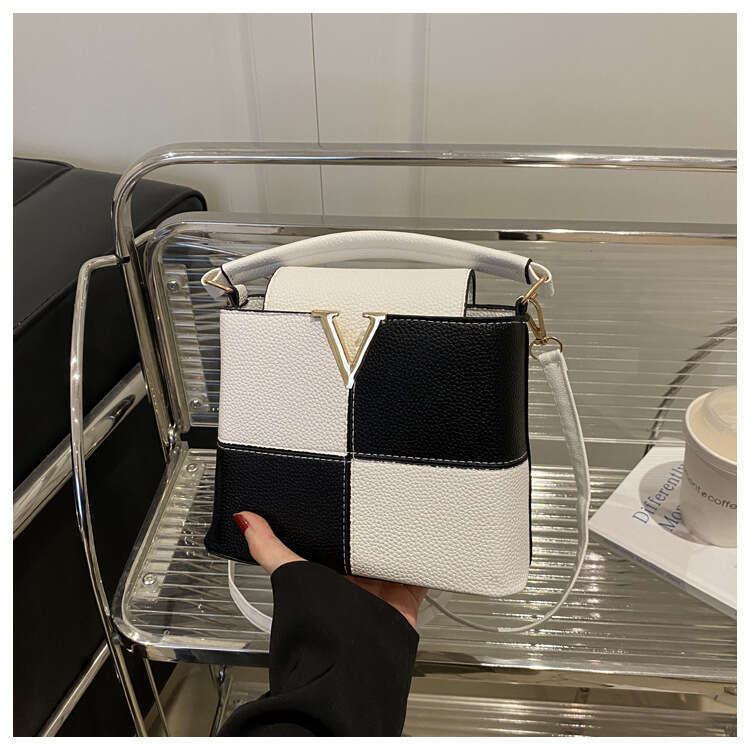 Fashion 2025 New Color-Block Commuter Handbag Simple Texture Single Shoulder Crossbody Women's Bucket Small Bag Trendy