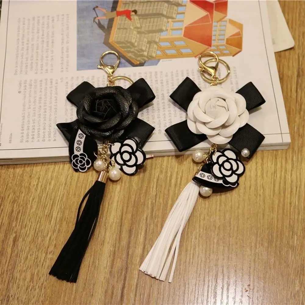 Fashion White Black Element Hanger Jewelry Car Key Ring Bag Ornaments Bag Pendant Flower Keyring Camellia Key Chain Key Chain D250924