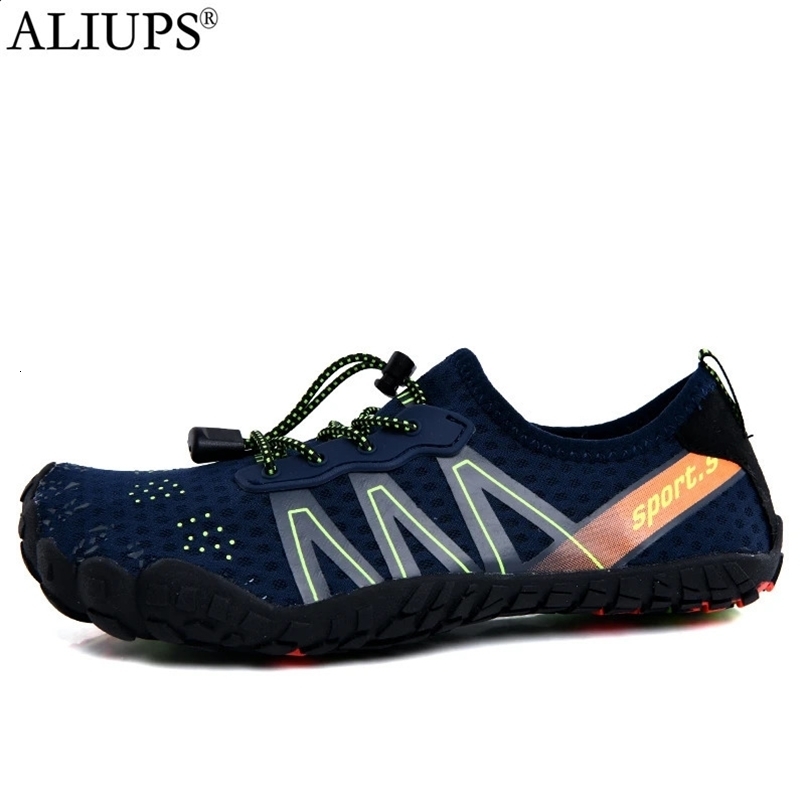 Water shoes for men and women barefoot beach shoes Aqua shoes fast drying children upstream parents children Wading sports shoes swimming shoes 240813