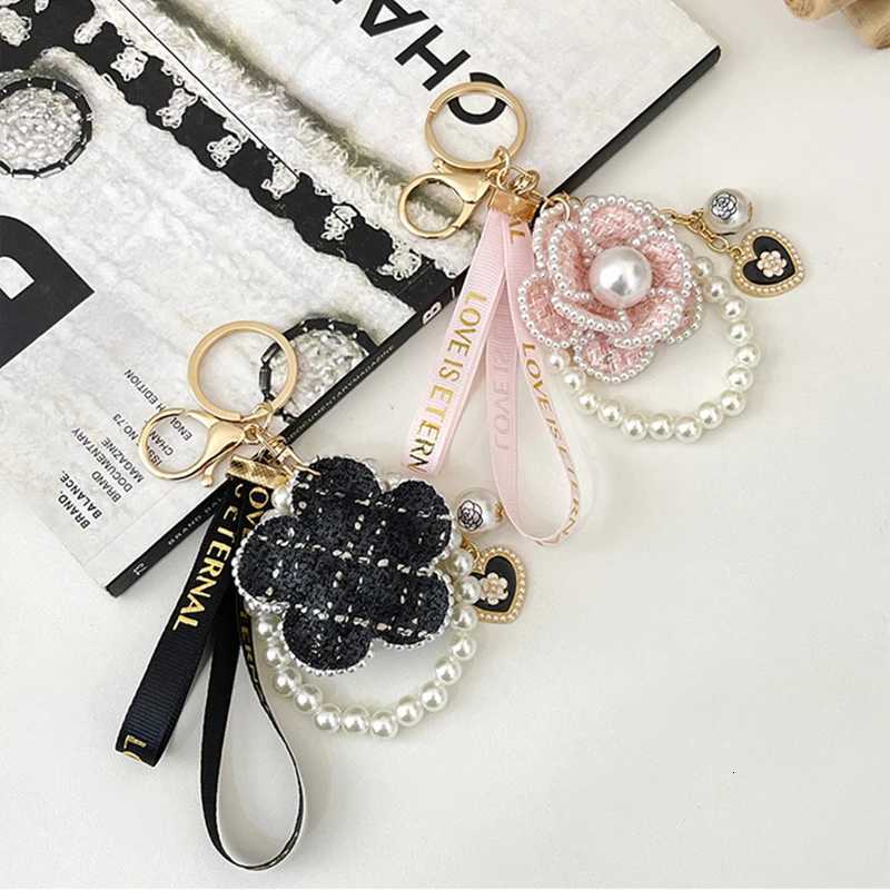 Keychains Lanyards Fashion Keychain Fabric Ribbon Women Jewelry Pearl Chain Handmade Camellia Keychain Car Key Ring Bag Pendant fashion Accessories Keyring Gift